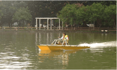 Barco eléctrico de energía solar
